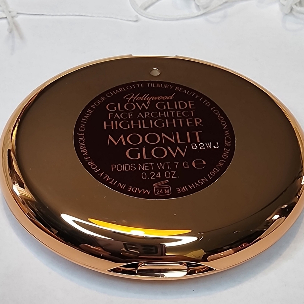Charlotte Tilbury Glow Glide Face Architect Highlighter in Moonlit Glow - Picture 3 of 11